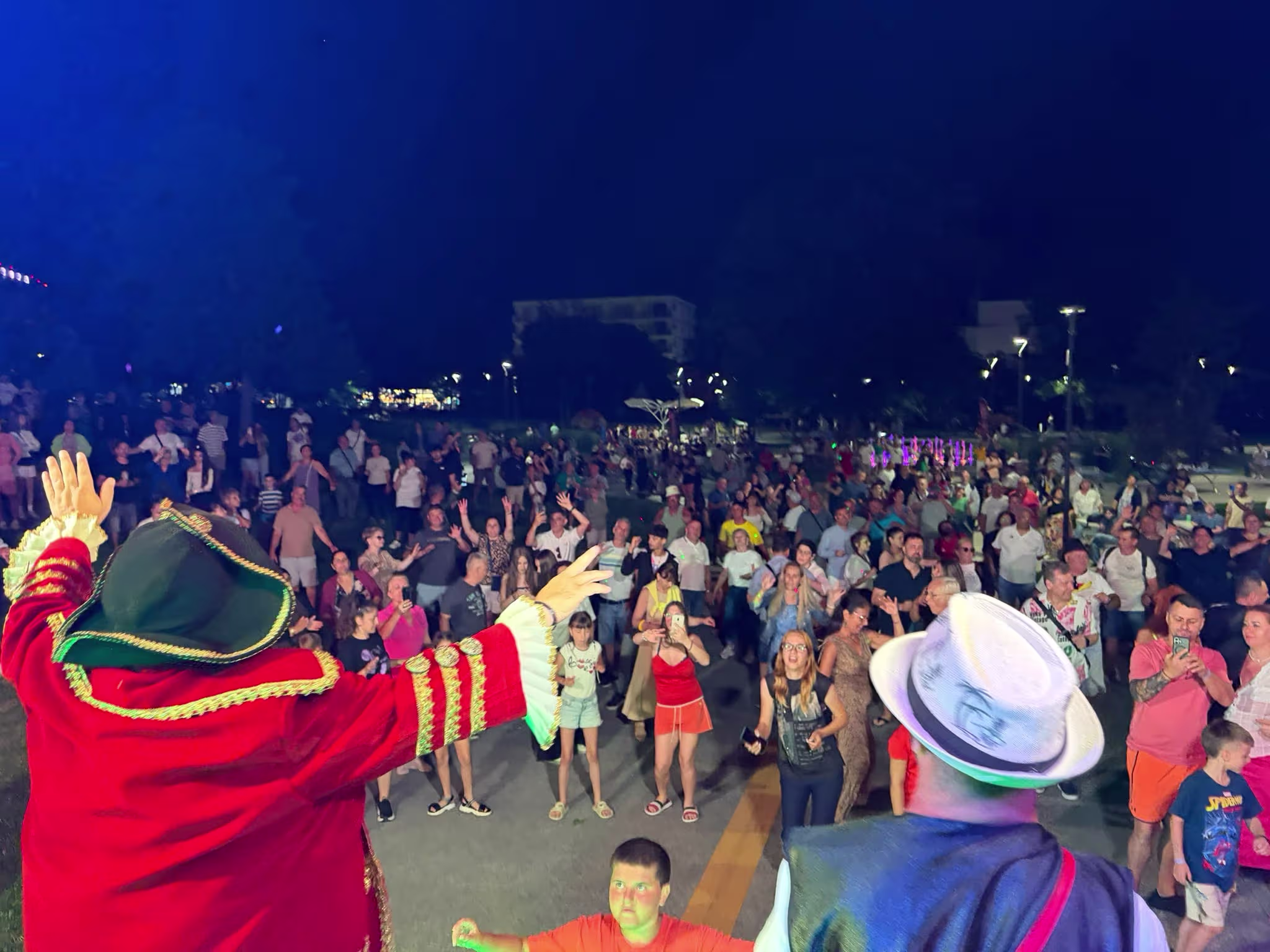 Petrecăreți la Retro Gold Music Eforie 15 iulie 2026 în Parcul Belona