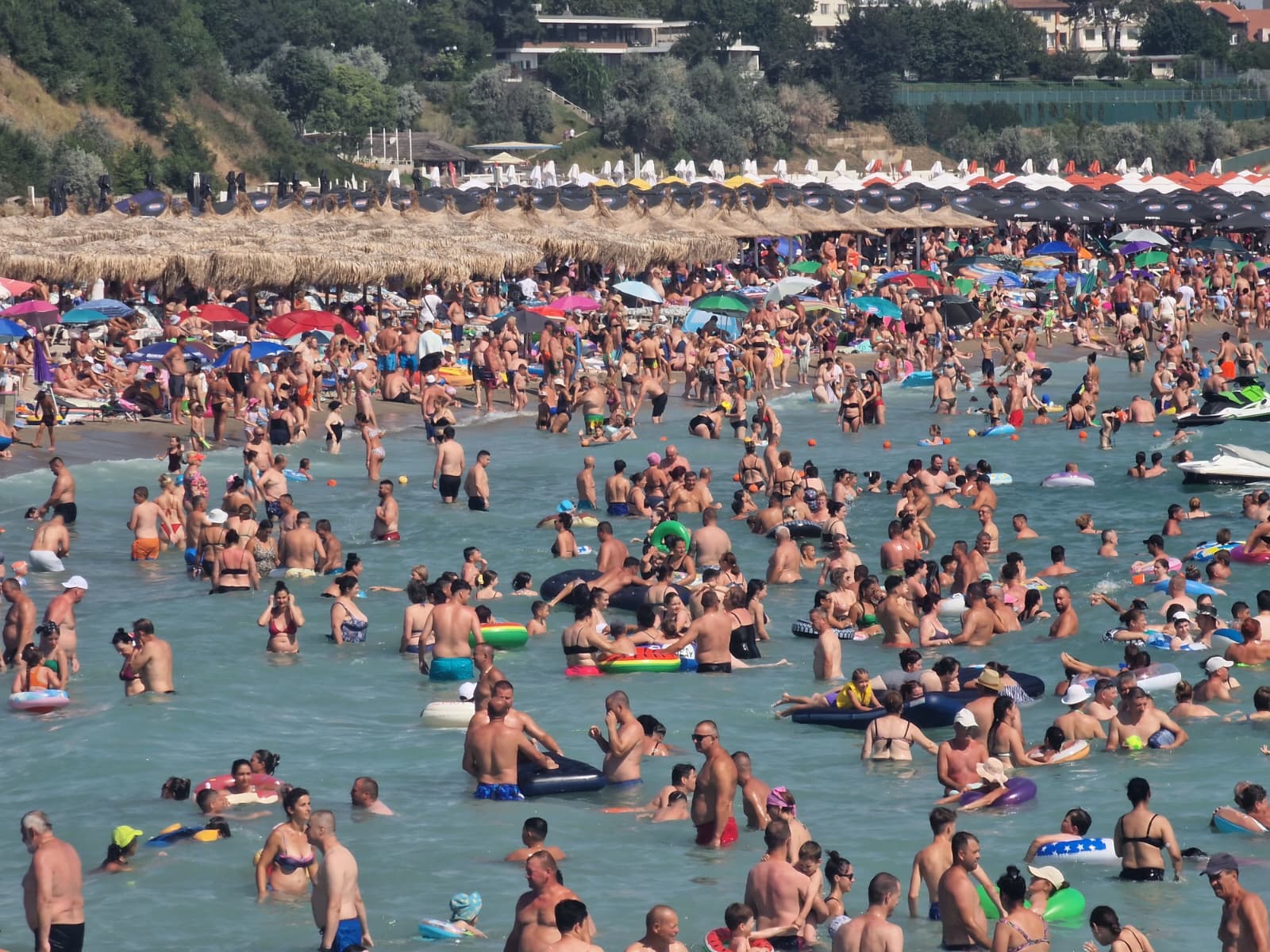 Weekend de foc la Eforie (7-9 august 2026): Plaje arhipline, zeci de mii de turiști și salvamari în alertă maximă