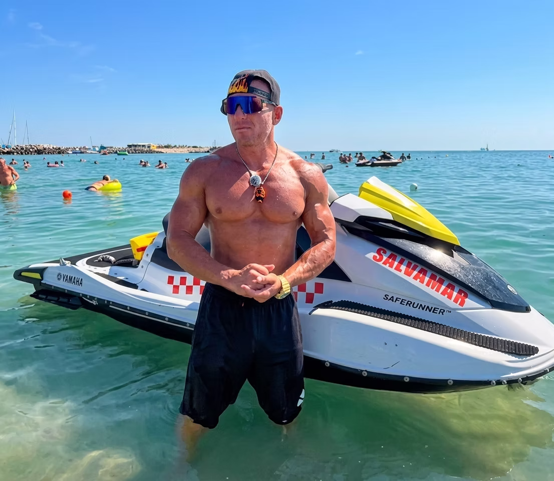 Salvamarul Claudiu - Echipa de intervenție rapidă Eforie Salvamarul Claudiu din Eforie pe jet-ski în timp ce patrulează pe mare