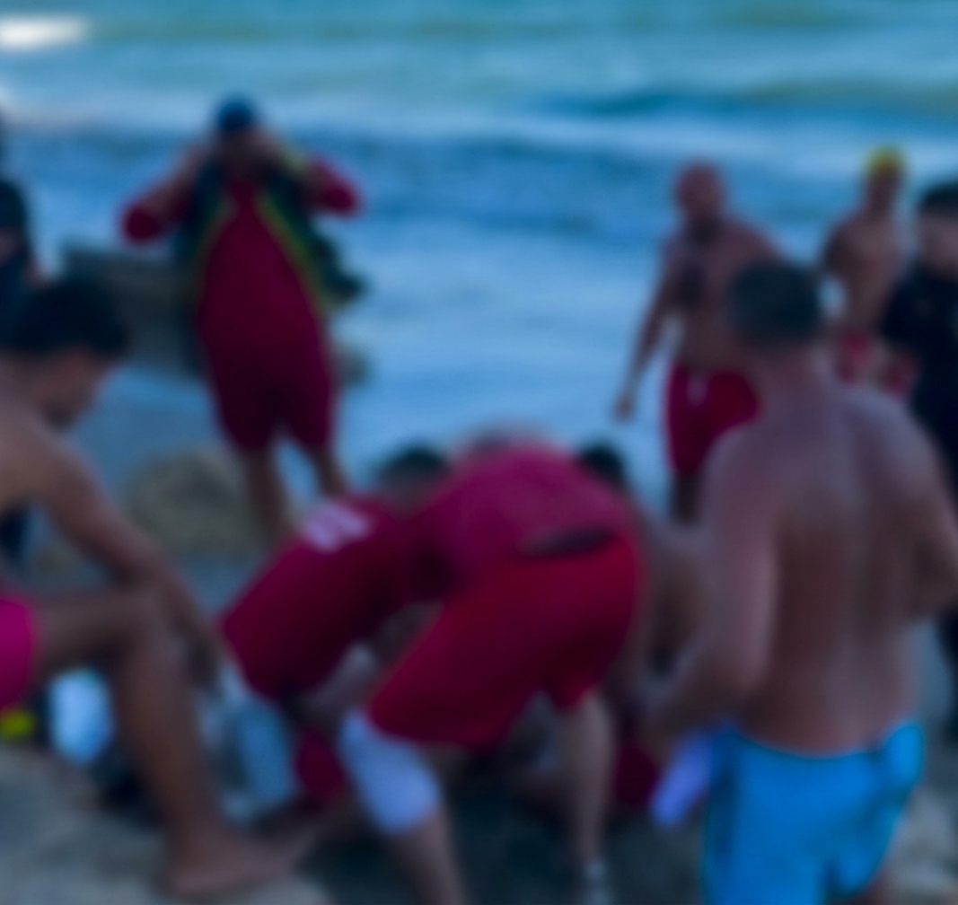 Intervenție dramatică a salvamarilor din Eforie: Turist scos inconștient din mare pe o plajă neamenajată dintre Eforie și Agigea